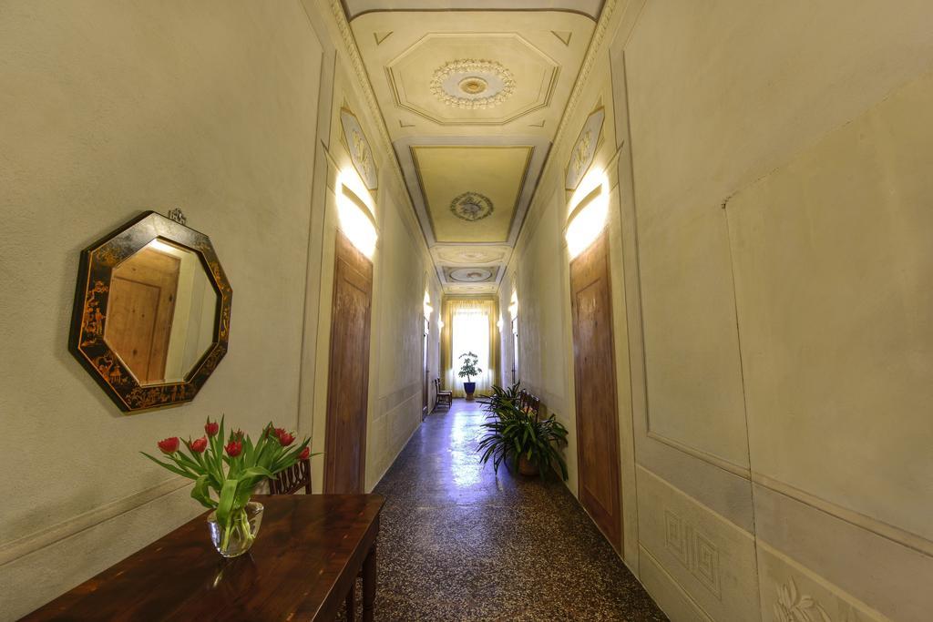 Torre Dei Lari Residenza D'Epoca Bed & Breakfast ฟลอเรนซ์ ภายนอก รูปภาพ