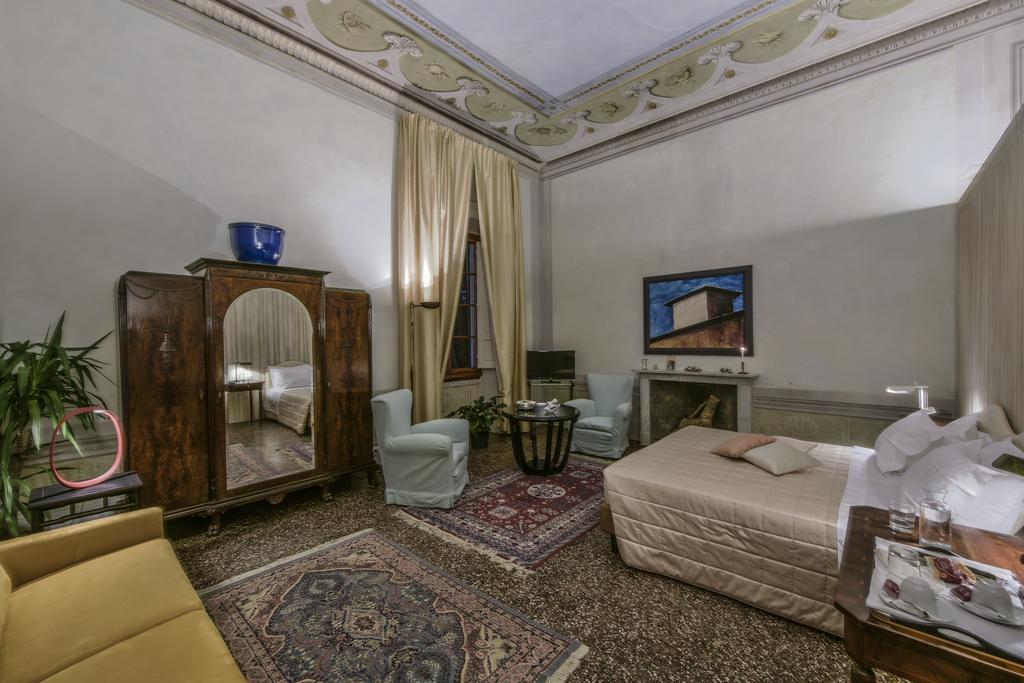 Torre Dei Lari Residenza D'Epoca Bed & Breakfast ฟลอเรนซ์ ภายนอก รูปภาพ